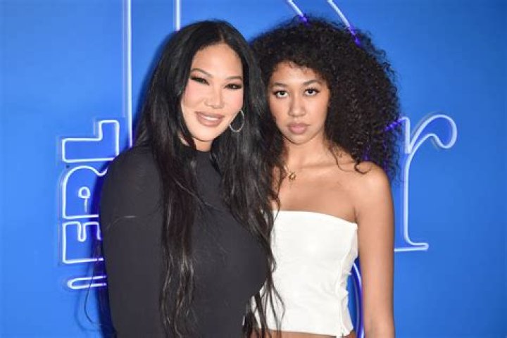 Aoki Lee Simmons - Bio, Age, Wiki, Facts and Family