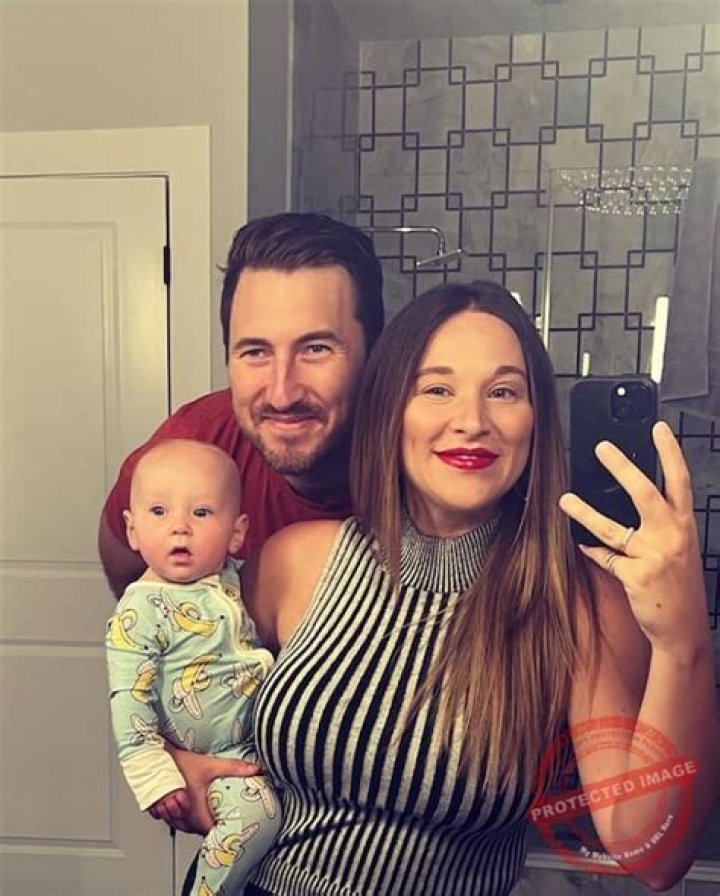 Ashley Flowers - Bio, Age, Wiki, Facts and Family