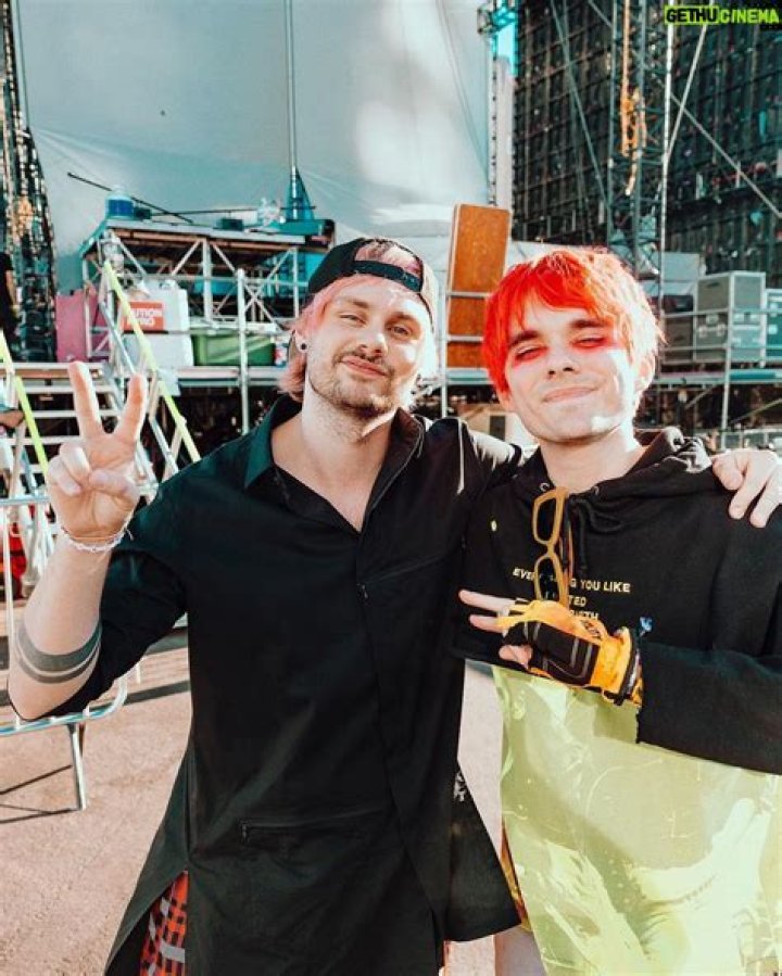 Awsten Knight - Bio, Age, height, weight, Wiki, Facts and Family
