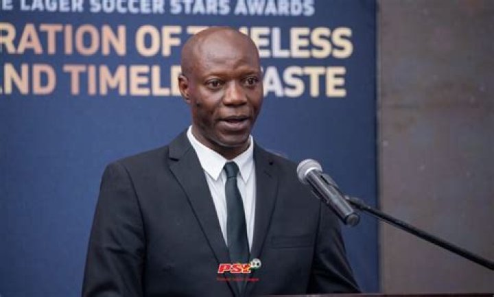 Benjani Mwaruwari - Bio, Age, Wiki, Facts and Family