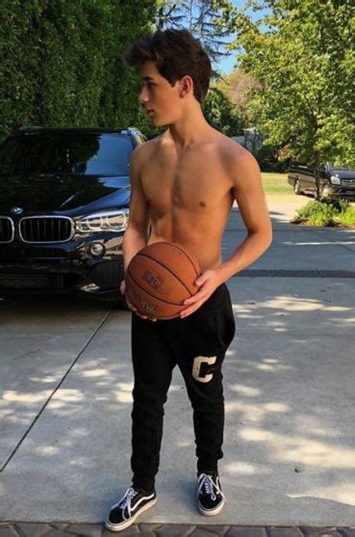 Brandon Rowland - Bio, Age, height, weight, Wiki, Facts and Family