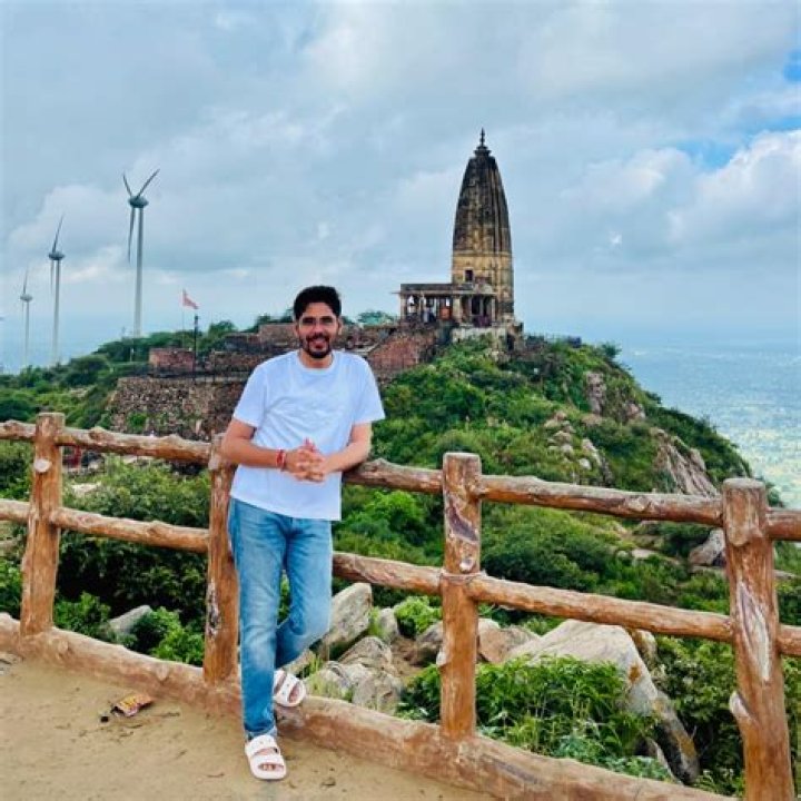Deepak Chaudhary - Bio, Age, Wiki, Facts and Family