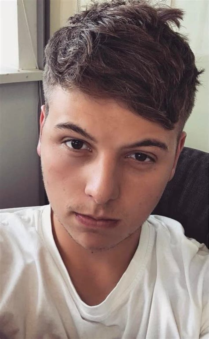 Elliot Giles - Bio, Age, Wiki, Facts and Family