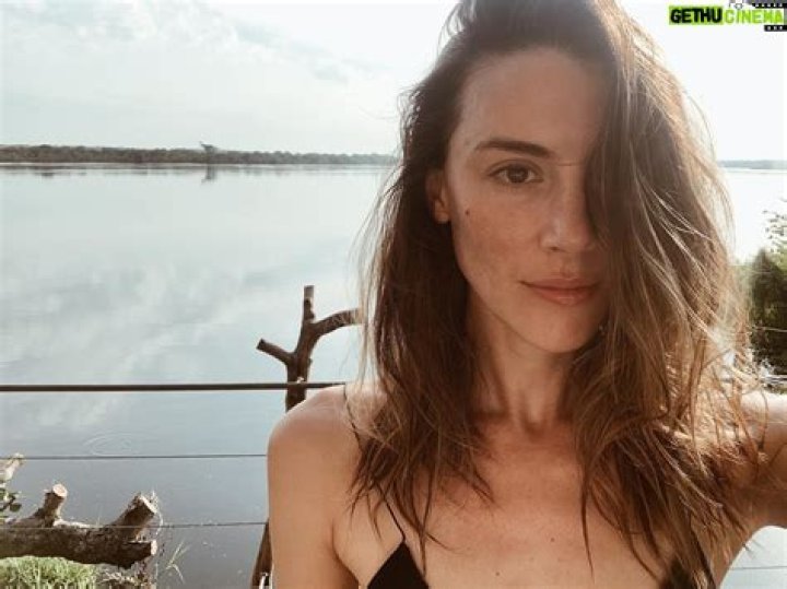 Emma Lahana - Bio, Age, Wiki, Facts and Family