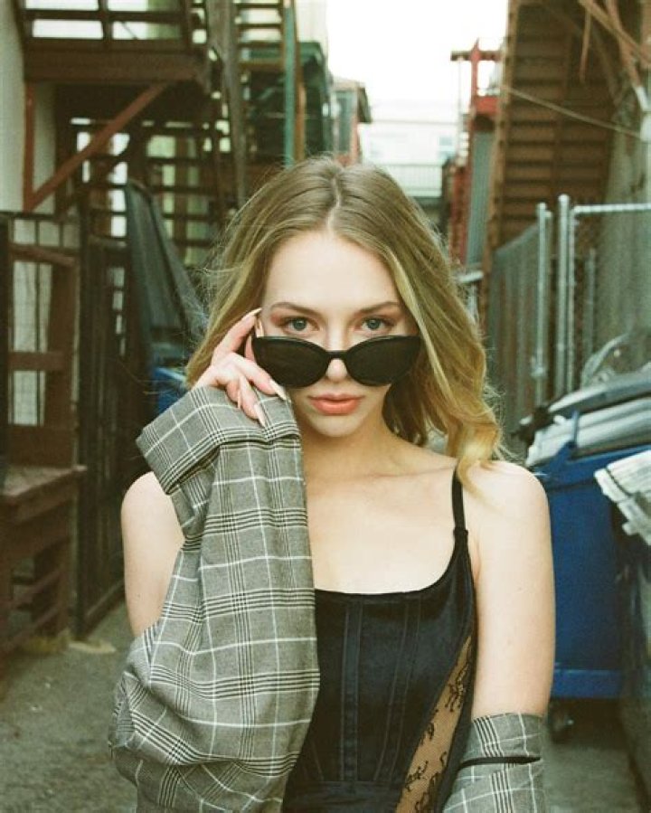 Jenny Hendrix - Bio, Age, Wiki, Facts and Family