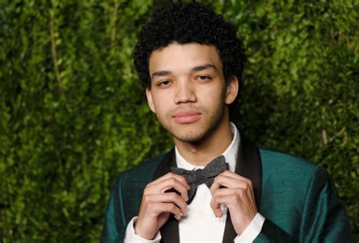 Justice Smith - Bio, Age, siblings, weight, height, Wiki, Facts and Family