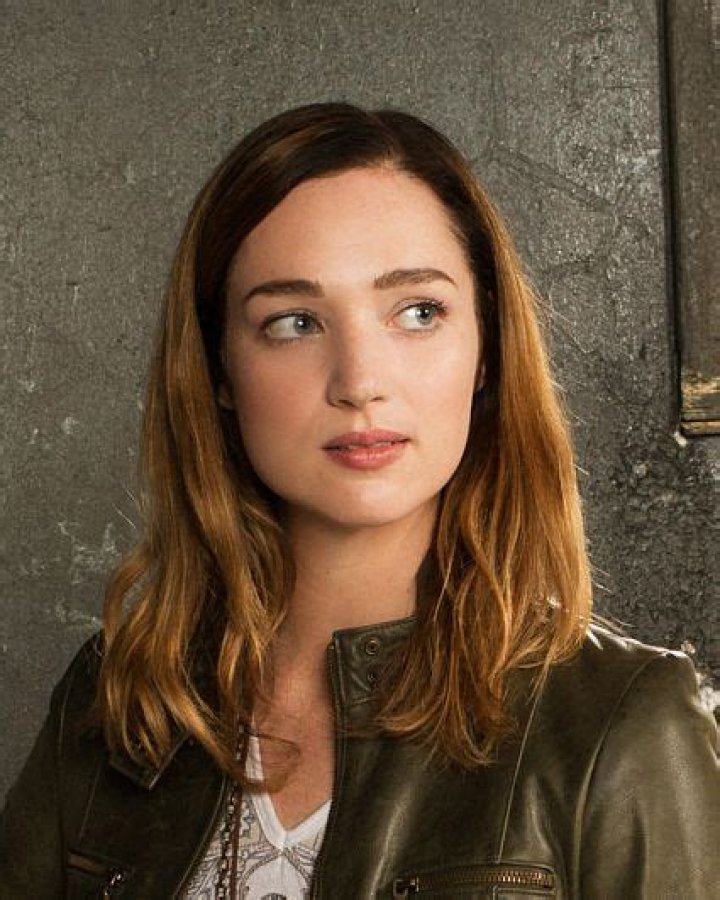 Kristen Connolly - Bio, Age, Wiki, Facts and Family