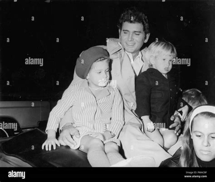 Landon Pigg - Bio, Age, Wiki, Facts and Family