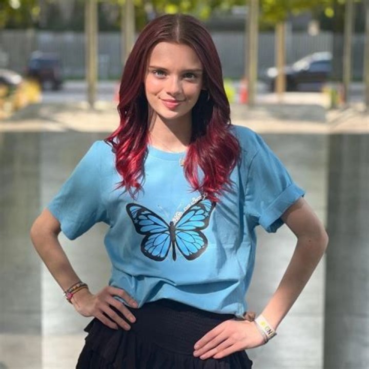 Leigha Sanderson - Bio, Age, Birthday, Wiki, Facts and Family