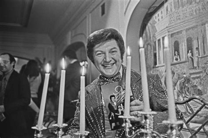 Liberace - Bio, Age, net worth, height, Wiki, Facts and Family