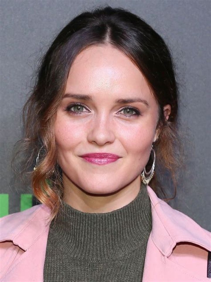 Rebecca Breeds - Bio, Age, Wiki, Facts and Family