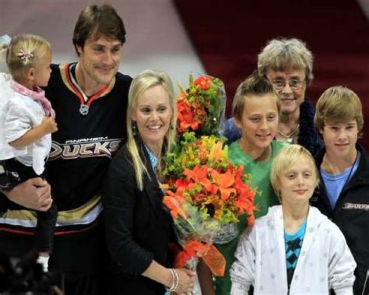 Teemu Selanne - Bio, Age, net worth, height, Wiki, Facts and Family